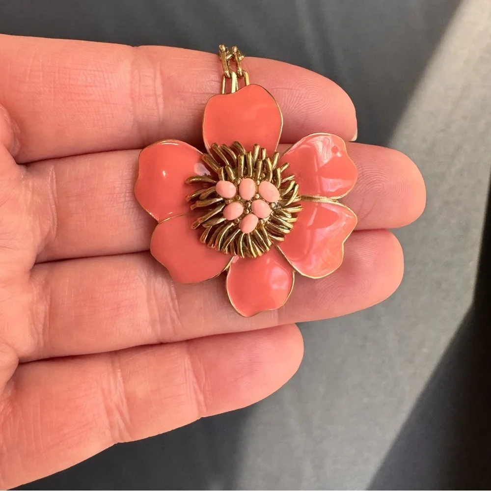 J.Crew Coral Pink Enamel Flower Pendant Necklace Gold Tone 26” - Picture 4 of 12